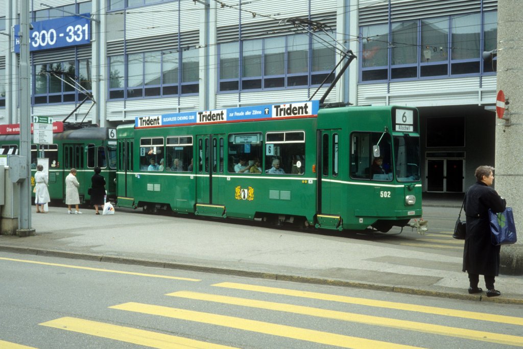 Basel BVB Tram 6 (SWP/SIG(BBC/Siemens-Be 4/4 502) Messeplatz am 7. Juli 1990.