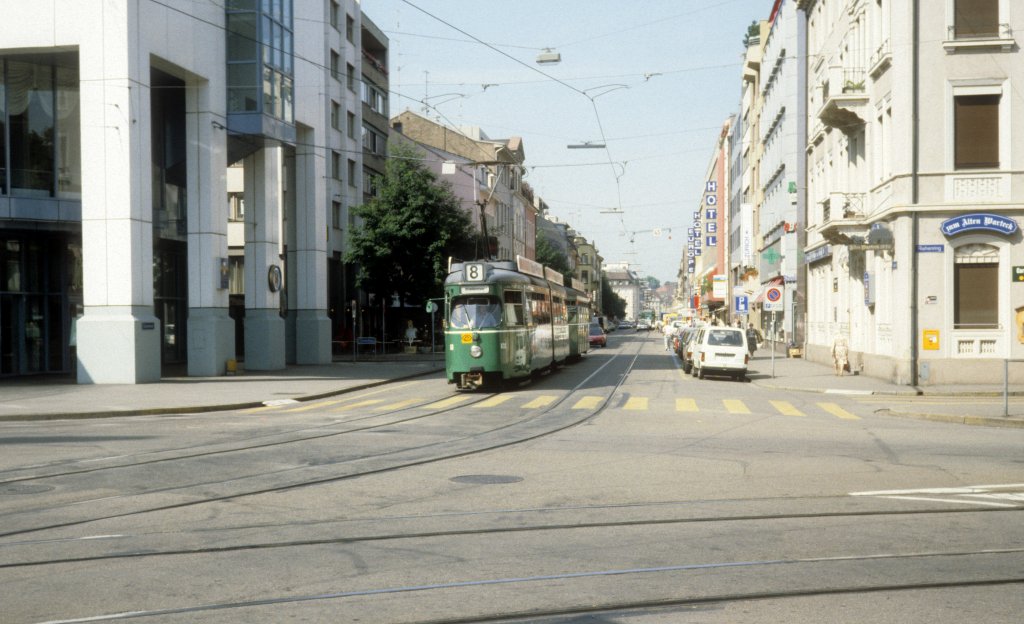 Basel BVB Tram 8 (Be 4/6 Clarastrasse / Riehenring / Messeplatz im Juli 1988.