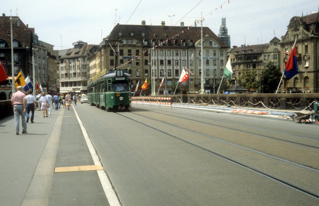 Basel BVB Tram 8 (Be 4/6 631) Mittlere Rheinbrcke im Juli 1988.