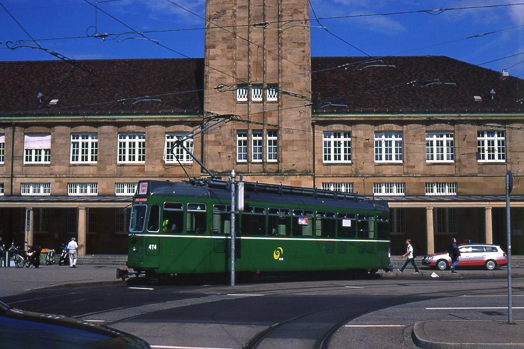 Basel Tw 474 im Fahrschuleinsatz am Badischen Bahnhof, September 2010. Dieser Wagen luft normalerweise auf der Sl 3 als gefhrter Wagen.