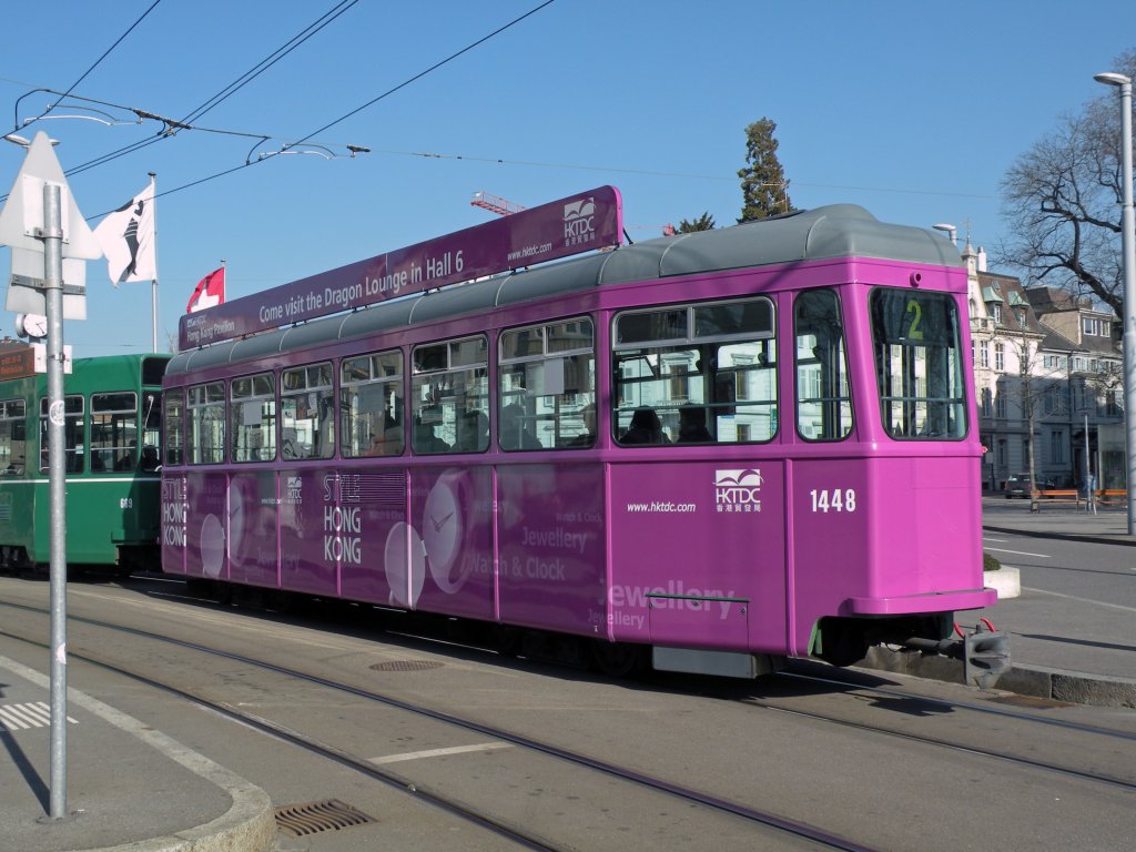 Basel World steht vor der Tre. Auch in diesem Jahr macht eine Hong Konger Schmuckfirma Werbung an unseren Anhngern. B 4 1448 an der Haltestelle Wettsteinplatz. Die Aufnahme stammt vom 02.03.2011.  