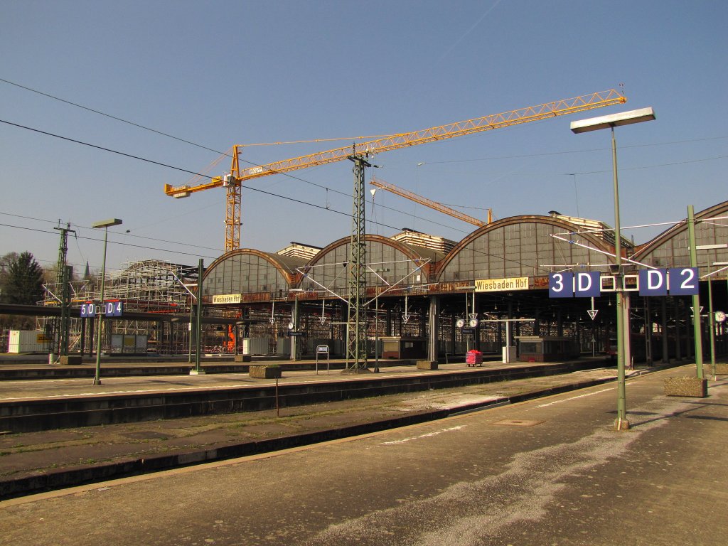 Bauarbeiten zur Sanierung der Bahnhofshallenberdachung in Wiesbaden Hbf; 29.03.2011