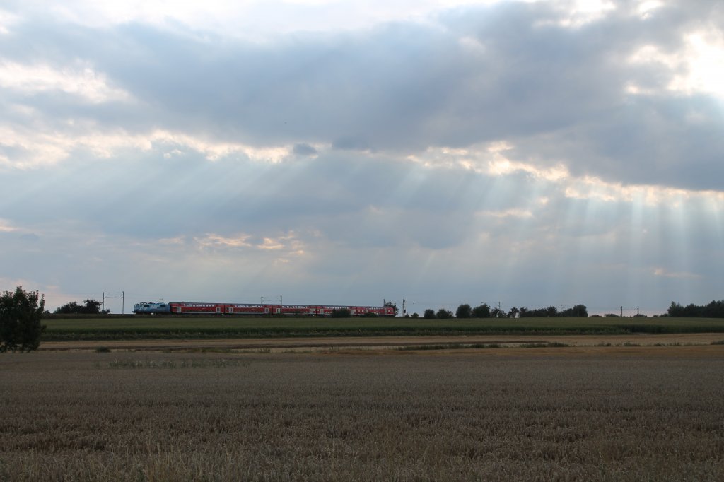 Baureihe 111 017 (Bahnland Bayern)am 12.08.2013 mit ihrem RE in Richtung Mnchen kurz vor Gaimersheim.