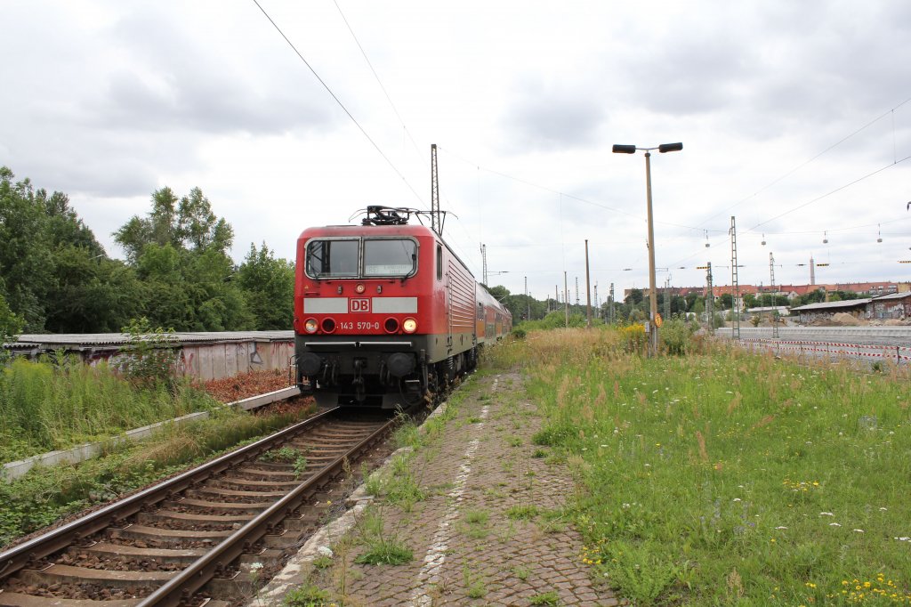 Baureihe 143 570-0 bei der Ankunft in Leipzig Sttteritz, am 21.07.12