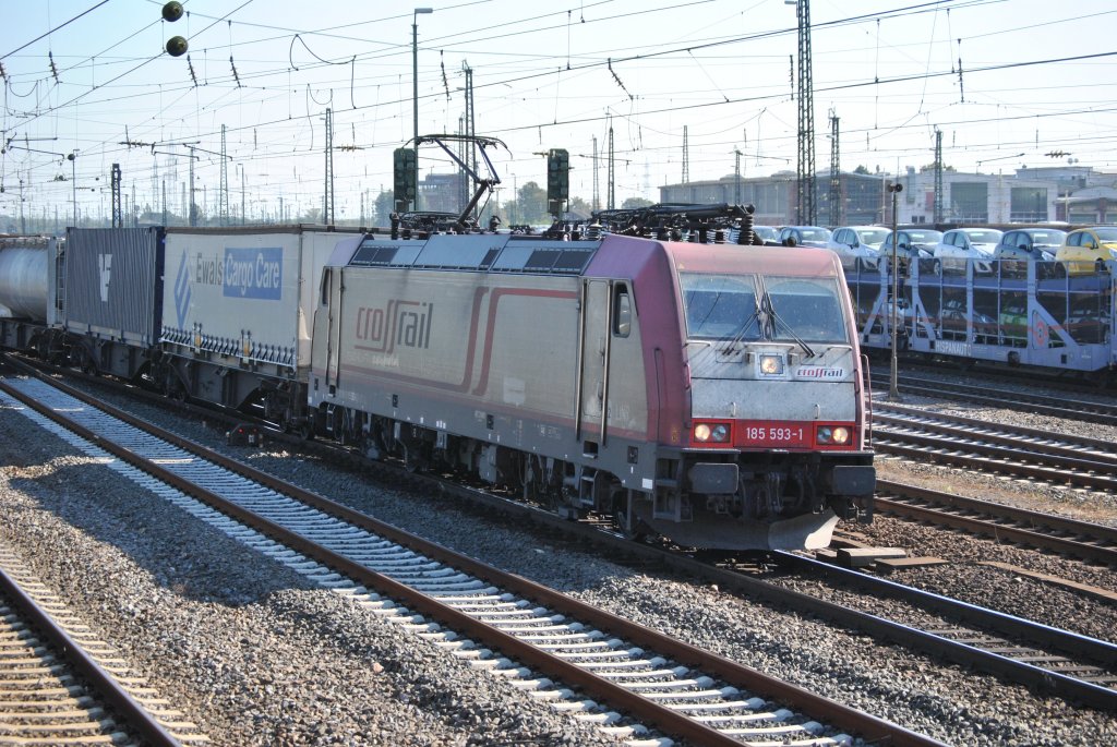 Baureihe 185 593-1 von der Privatbahn Crossrail durchfhrt am Sonntag dem 02.10.2011 den Gterbahnhof Mainz Bischofsheim.