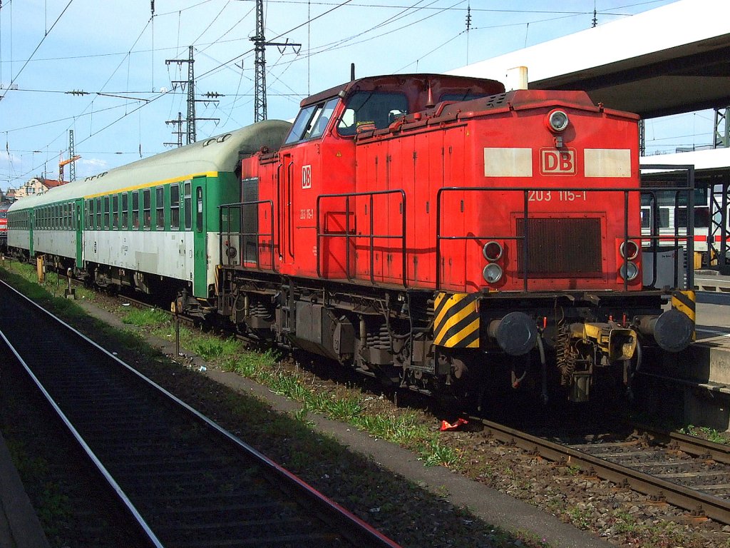 Baureihe 203 : 203 115 rangiert am 02.05.2008 im Bhf Nrnberg