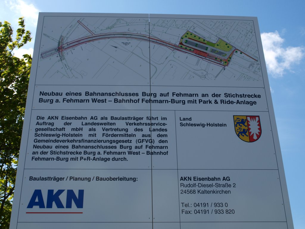 Bauschild der AKN in Burg auf Fehmarn. Hier wird Burg mit einer kurzen Stichstrecke an die Vogelfluglinie angeschlossen so das man den schnen Ort mit dem Zug ereichen kann.