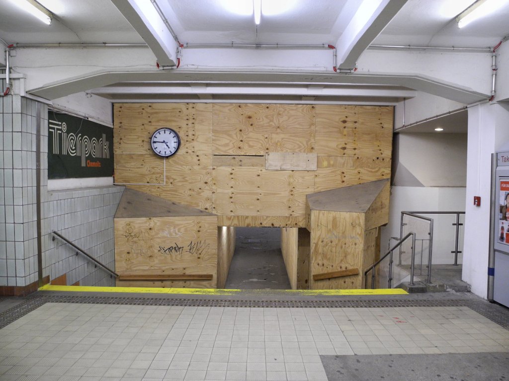 Baustelle Chemnitz Hbf am 08.04.12: Der Tunnel zu den Durchgangsbahnsteigen