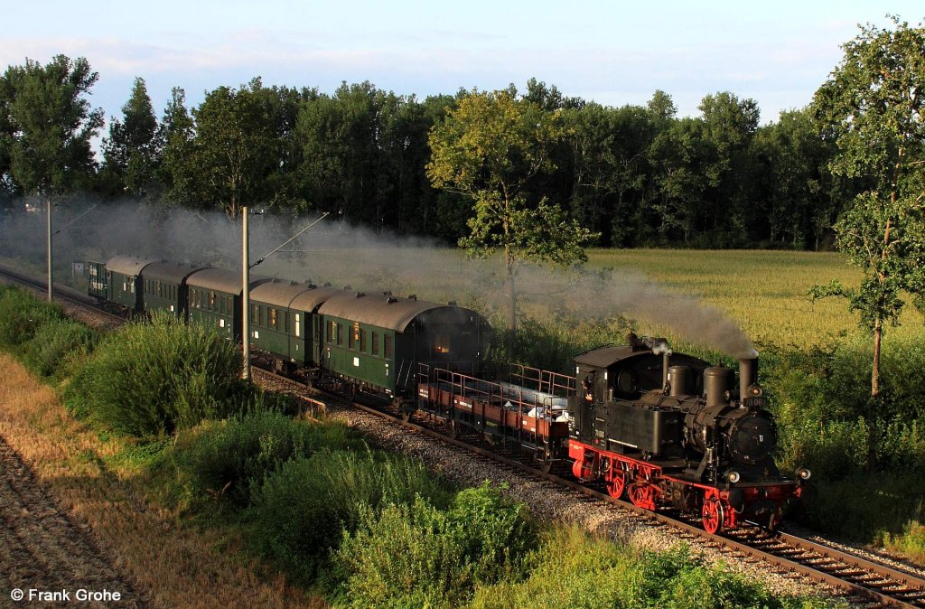 Bayerischer Localbahn Verein Pt 2/3 - Lokomotive 70 083 vor GmP Sonderzug Bayerisch Eisenstein - Landshut, KBS  931 Passau - Plattling - Mnchen, fotografiert zwischen Wallersdorf und Landau am 11.08.2012 --> Die Lok wurde 1913 von Krauss & Cie mit der Fabr.-Nr. 6733 fr die Kniglich Bayerische Staatseisenbahn gebaut.