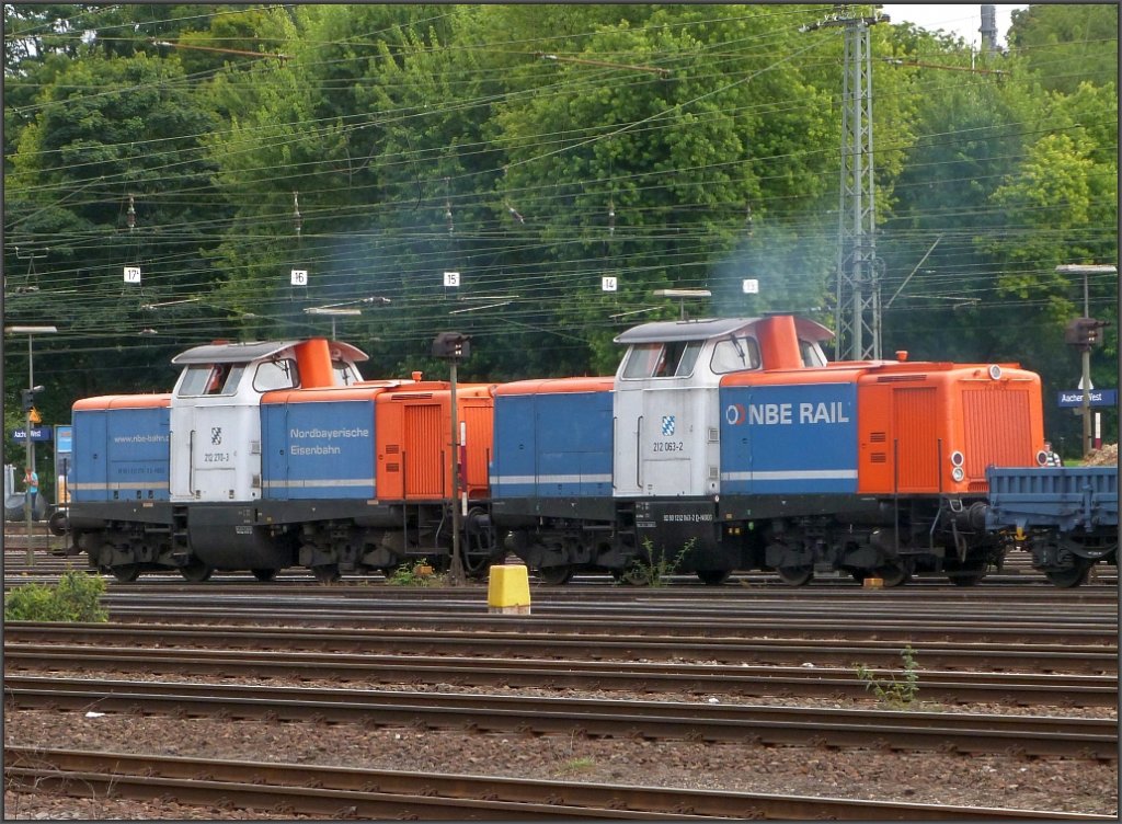 Bayern Power in Aachen West. Diese 2 Dieselloks der NBE (Nordbayrische Eisenbahn),mit einen Bauzug am Haken ,bei der Abfahrt in Richtung Stolberg. 
24.August 2012.