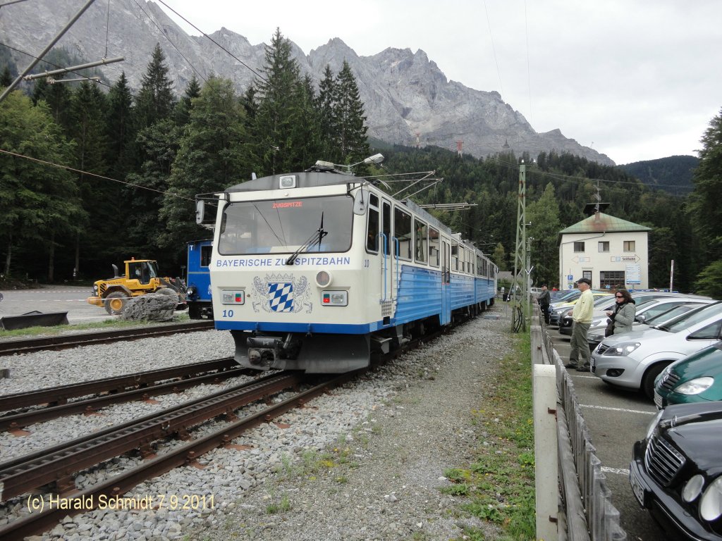 Bayrische Zugspitzbahn / Doppeltriebwagen (DTW) 10-11 am 7.9.2011 im Bahnhof Eibsee / 
Inbetriebnahme 1987 / Ges. 4 x 216 kW, Geschwindigkeit: Adhsion: 70 km/h, Zahnrad: 30 km/h / 54,1 t / LK 29300 mm /
