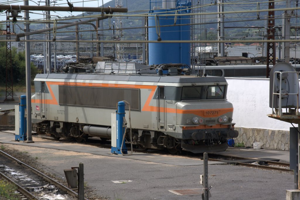 BB 107271 vor dem Auftanken? Abgestellt in Hendaye am 11.09.2010