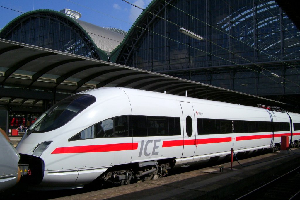 BB 4011 590-9 als ICE 1559 von Wiesbaden Hbf nach Dresden Hbf, am 15.04.2011 in Frankfurt (M) Hbf.