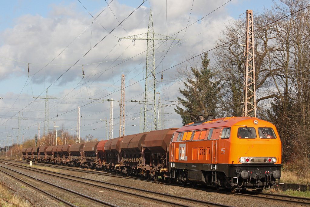 BBL 16 (225 100) rollt am 25.11.12 mit ihrem Schotterzug durch Ratingen-Lintorf in Ri Tiefenbroich zur Baustelle.