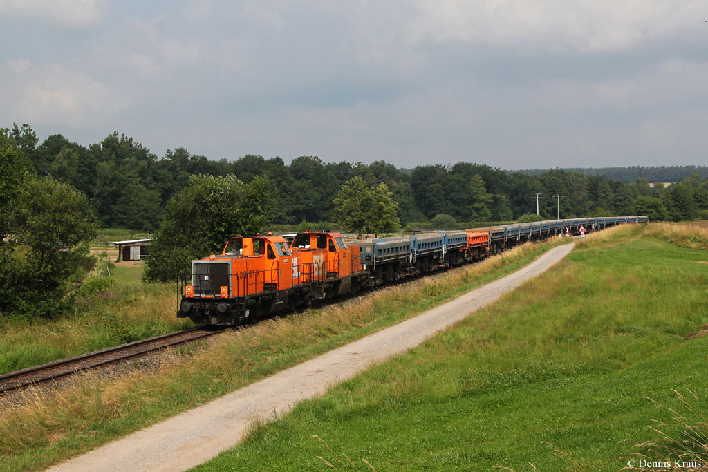 BBL 214 009 und 214 023 mit einem leeren Schotterzug am 06.07.2013 bei Bruck.
