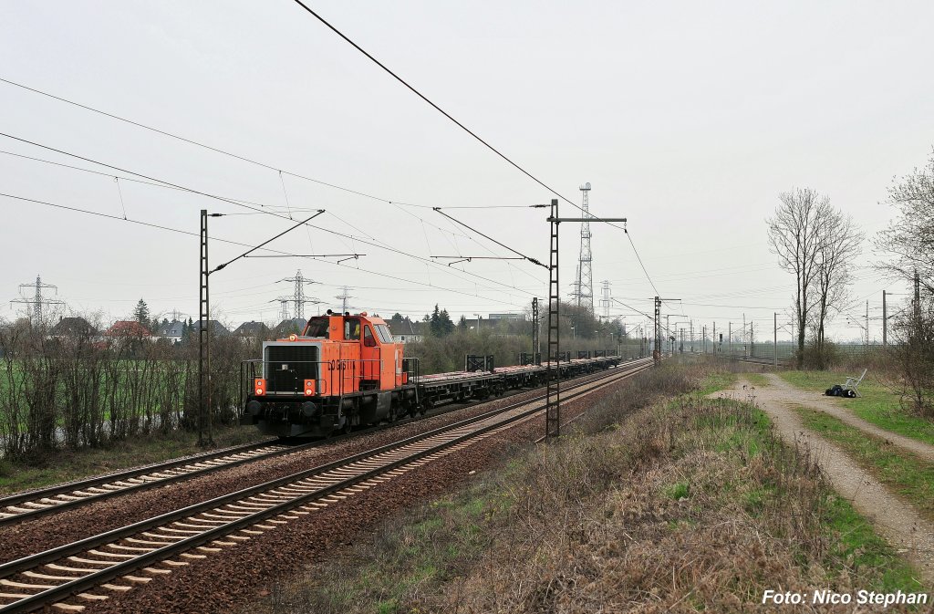 BBL 214 020-0 mit einem Flachwagenzug gen Misburg (Ahlten 08.04.10) 