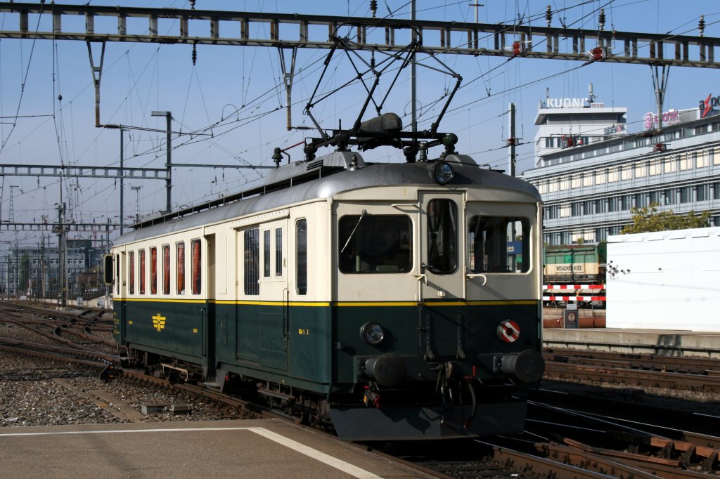 BDe 2/4 3 Baujahr 1939 bei der Ausfahrt. Aufgommen am 01.11.2009, Zrich HB.