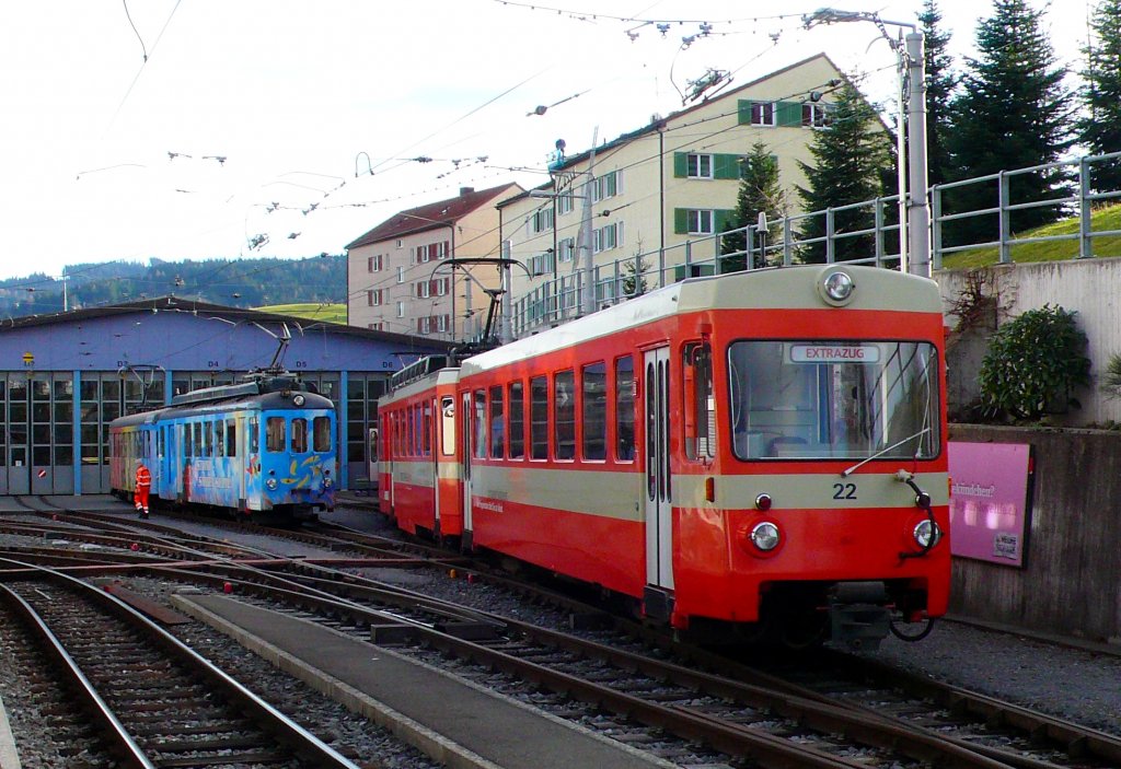 BDe 4/8 22 gekuppelt mit BDe 4/8 23 und BDe 4/4 7 inkl. Partywagen
vor dem Depot in Speicher am 23.11.09