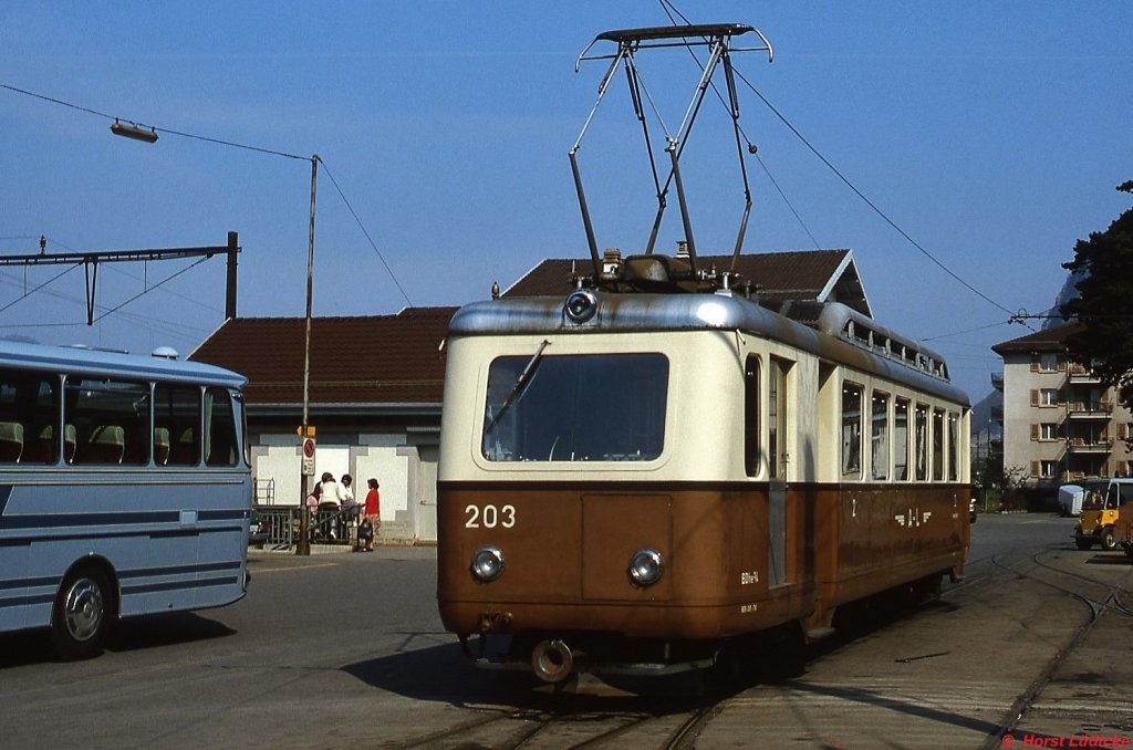 BDeh 2/4 203 der AL im Mai 1980 auf dem Bahnhofsvorplatz in Aigle