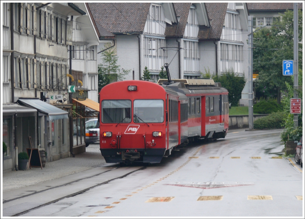 BDeh 4/4 12  ein B und ABt111 erreichen in Krze Teufen. (28.07.2010)