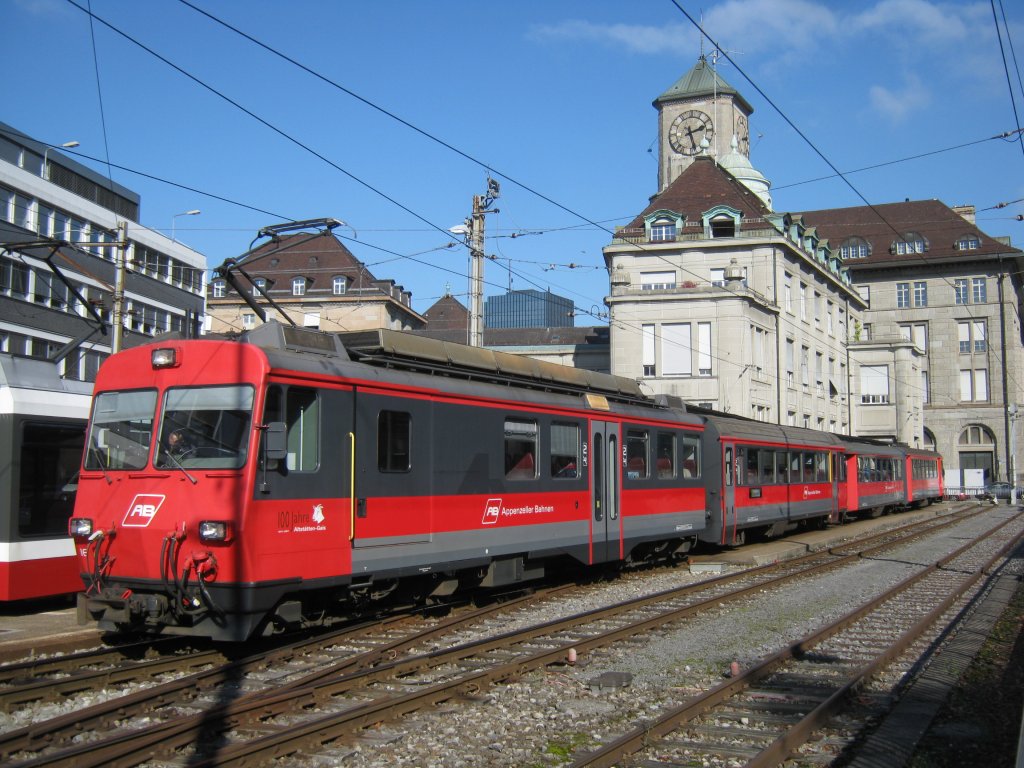 BDeh 4/4 16 mit verlngertem Regio (wegen Mehraufkommen OLMA) in St. Gallen, 21.10.2011.