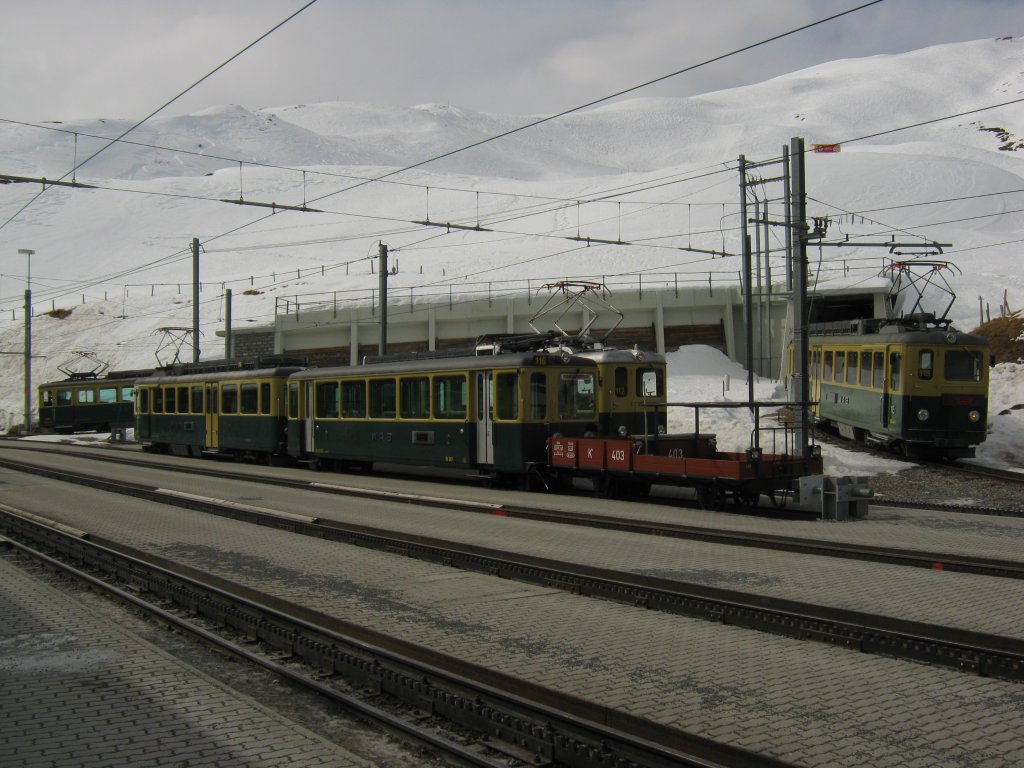 BDeh 4/4 Pendel Parade in Kleine Scheidegg. Pendel 116, 112 und 115, 15.03.2011.