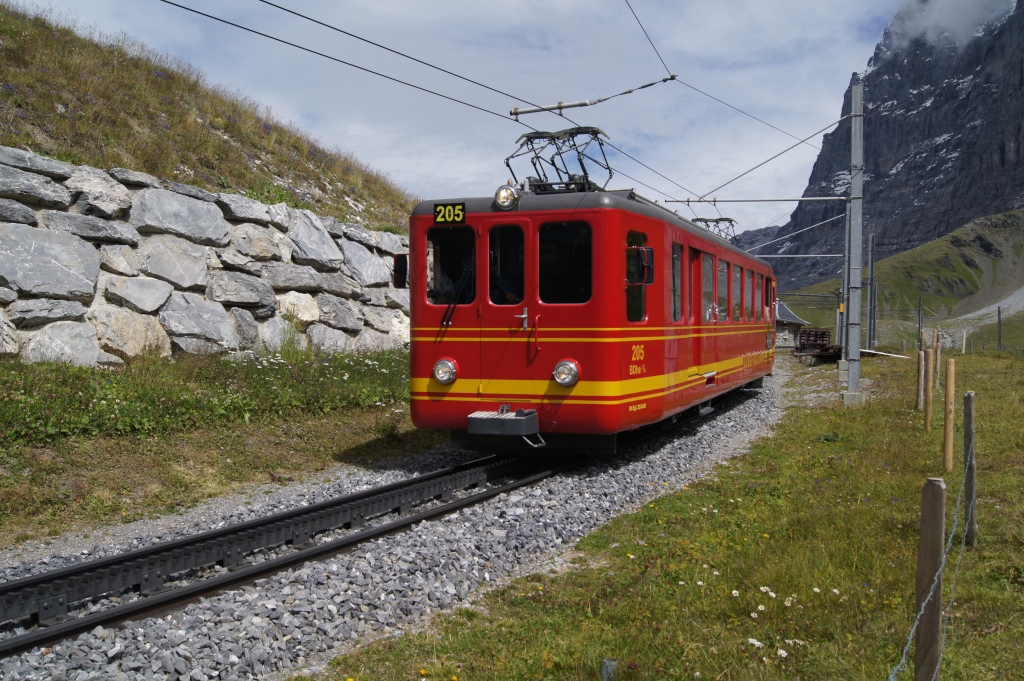 BDhe 2/4 205 und Bt 21 nhern sich am 13.8.11 ihrem ziel Kleine Scheidegg.