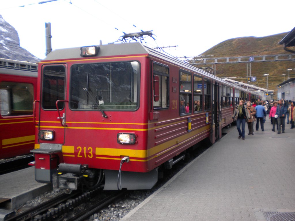 BDhe 4/8 213 der Jungfraubahn im Bahnhof Kleine Scheidegg. 5. Oktober 2009
