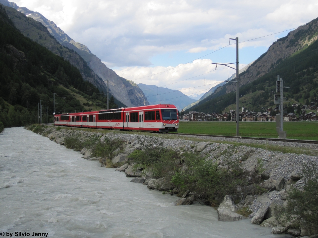 BDSeh 4/8 2054 ''Eagle'' + 2053 ''Albatros'' am 2.8.2012 oberhalb Tsch.