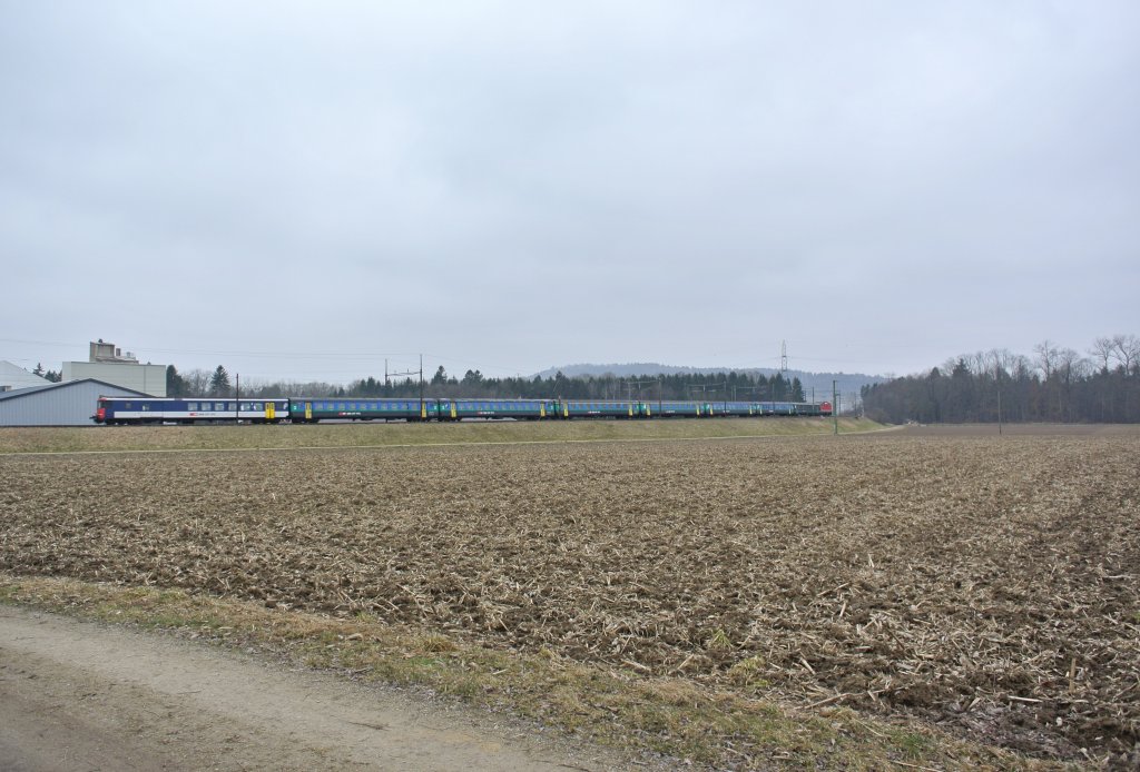 BDt EWII 50 85 82-33 921-6 an der Spitze des Ersatz RE 2930 bei Busswil, 02.03.2013.