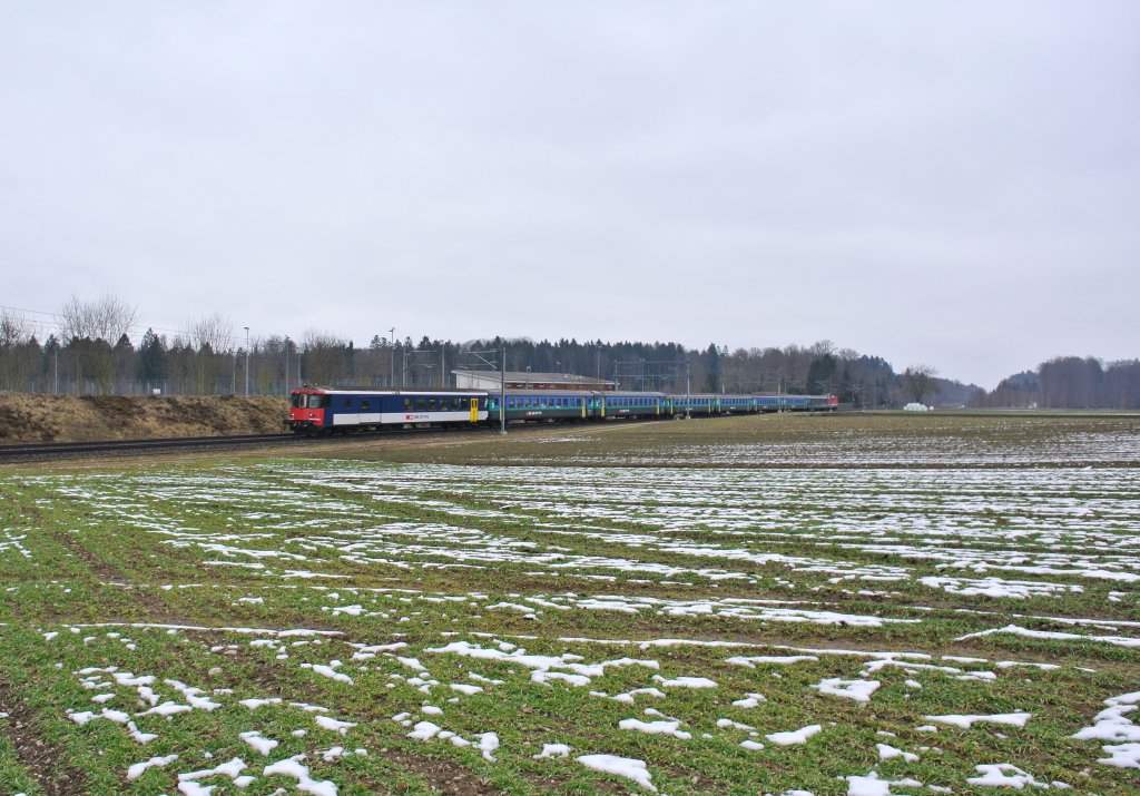 BDt EWII 50 85 82-33 921-6 an der Spitze des Ersatz RE 3222 bei Herzogenbuchsee, 02.03.2013.
