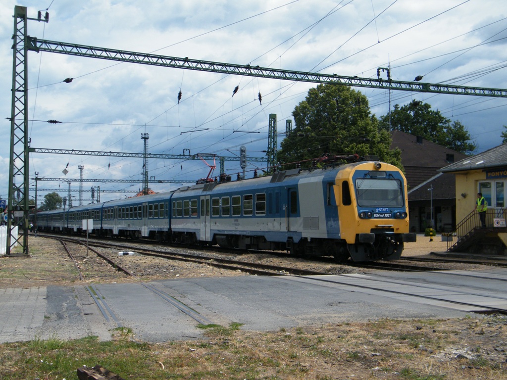 BDVmot 007 am Bahnhof Fonyd, am 03. 07. 2011. 