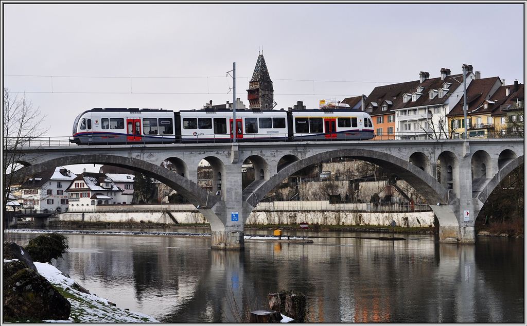 BDWM ABe 4/8  Diamant  von Stadler Rail auf der Reussbrcke in Bremgarten. (28.01.2012)