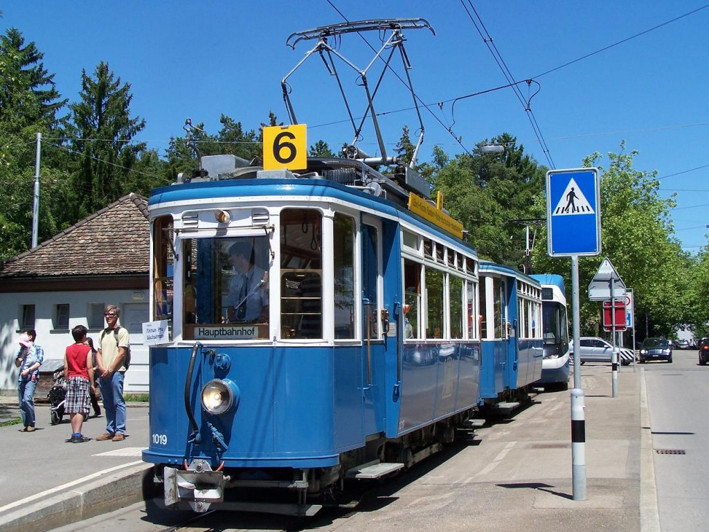 Be 2/2 1019 an der Haltestelle Zoo am 29/05/11.