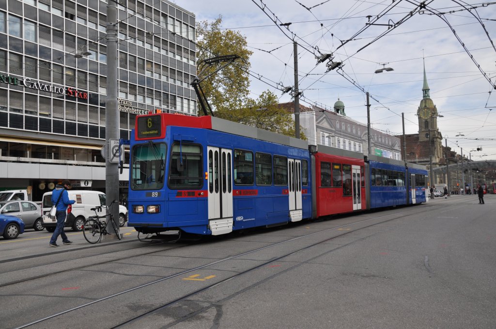 Be 4/10 mit der Betriebsnummer 89 auf der Linie 6 am Bubenbergplatz in Bern. Die Aufnahme stammt vom 08.11.2012.