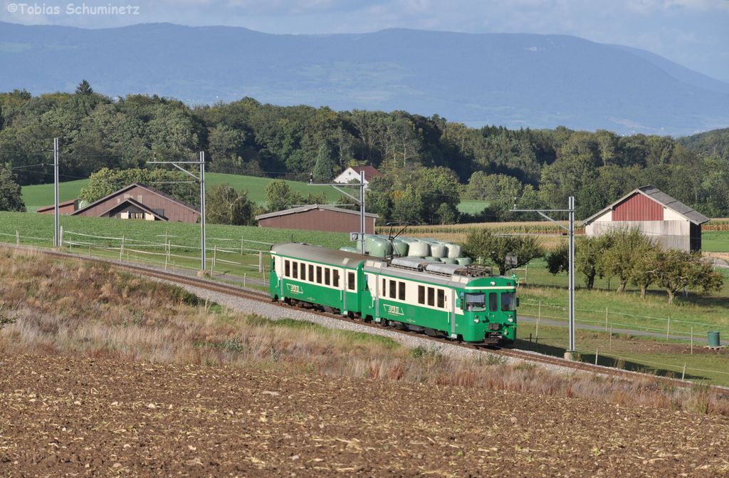 Be 4/4 12 + Bt 54 als R31 beim Hp Mauraz am 24.09.2012