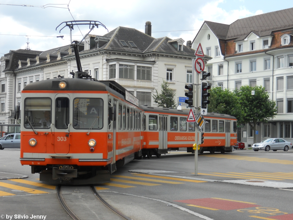 Be 4/4 303 ''Solothurn'' am 27.7.2010 in seiner Patenstadt Solothurn, auf dessen neugestaltetem Bahnhofplatz.