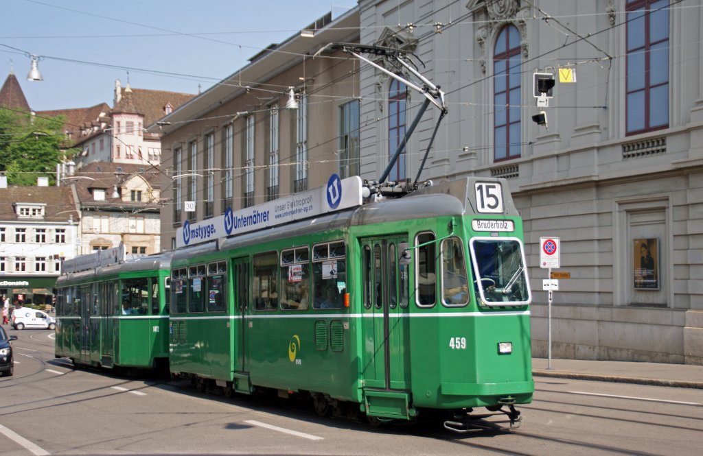 Be 4/4 459 und der B 1472 fahren den Steinenberg hinauf zur Haltestelle Bankverein. Die Aufnahme stammt vom 08.07.2013.