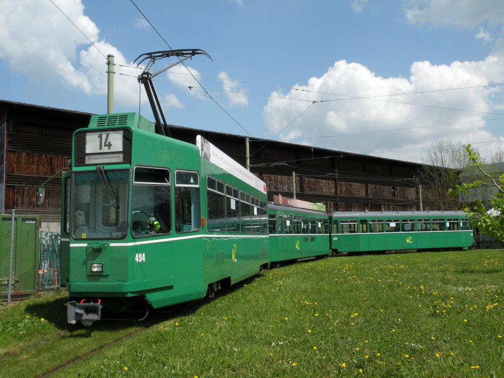 Be 4/4 494 mit seinen Anhngern 1492 und 1474 in der Schlaufe bei Pratteln. Die Aufnahme stammt vom 27.04.2010.