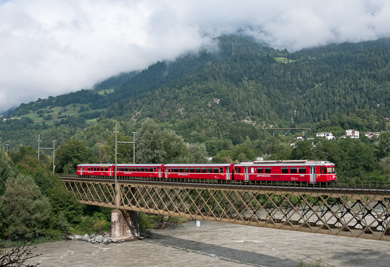 Be 4/4 513 am 8. August 2011 als S 1 (Schiers - Rhzns) bei Reichenau-Tamins.