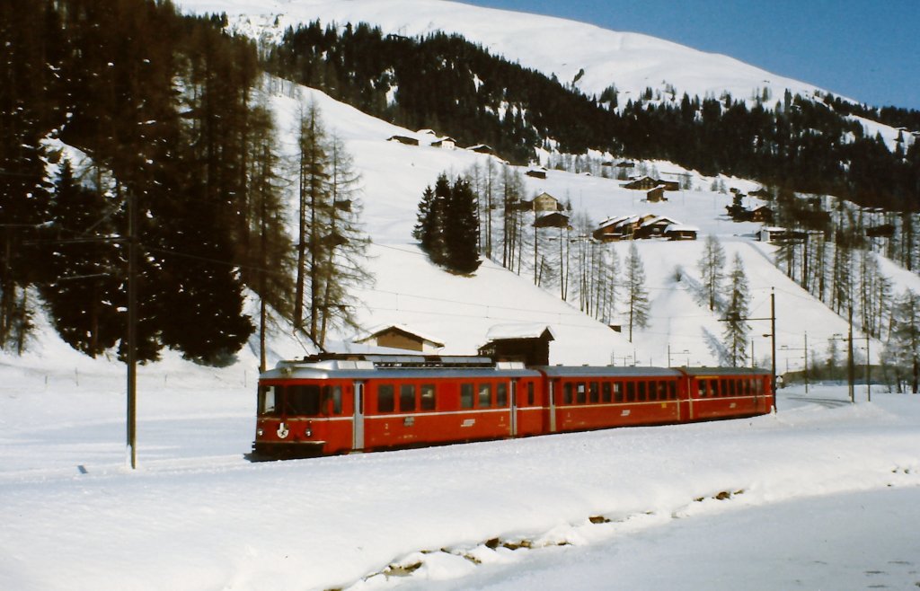 Be 4/4 514 der RhB pendelte im Februar 1984 zwischen Davos und Filisur.