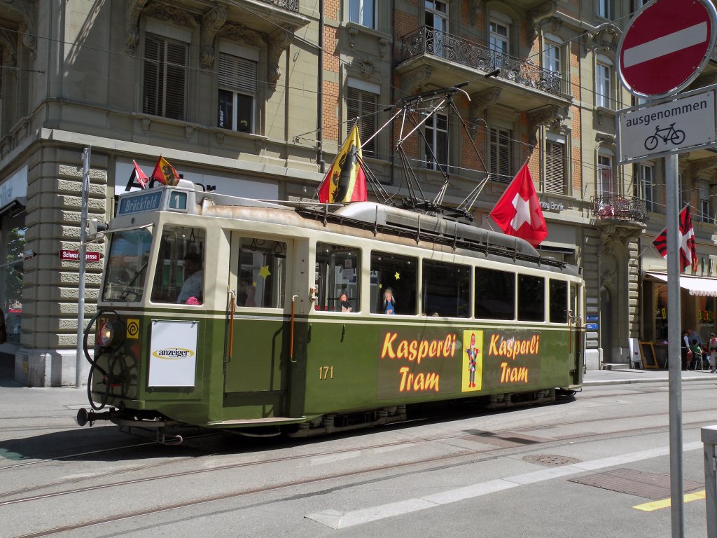 Be 4/4 mit der Betriebsnummer 171 als Kasperli Tram unterwegs in Bern. Die Aufnahme stammt vom 04.06.2010.