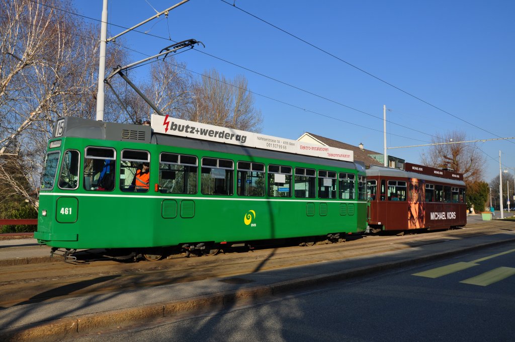 Be 4/4 mit der Betriebsnummer 461 und dem B4 1469 und der Vollwerbung fr die Kollektion von Michael Kros auf der Linie 15 an der Endstation auf dem Bruderholz. Die Aufnahme stammt vom 22.02.2012.