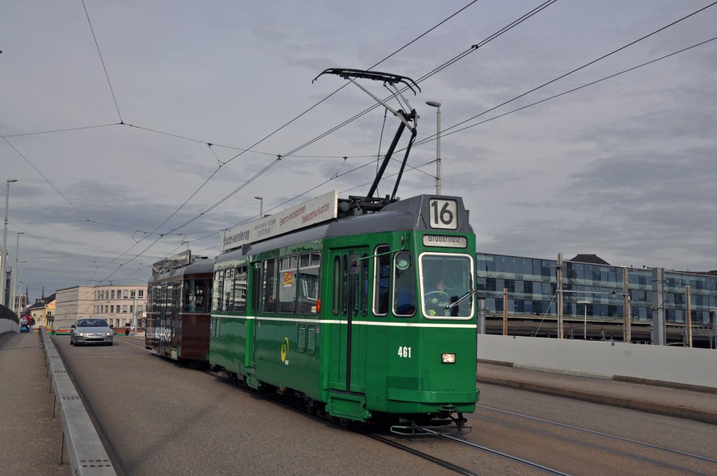 Be 4/4 mit der Betriebsnummer 461 und dem B4S 1469 auf der Linie 16 fahren zur Haltestelle IWB. Die Aufnahme stammt vom 28.02.2012.