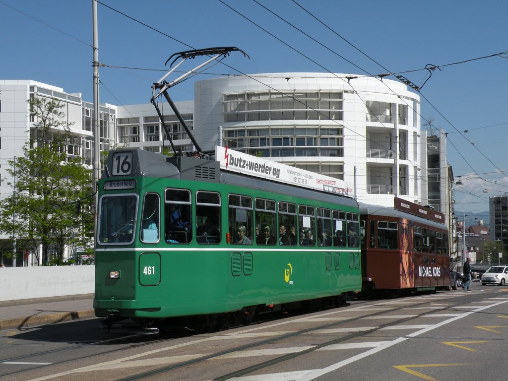 Be 4/4 mit der Betriebsnummer 461 und der B4S 1469 und der Vollwerbung fr die Schmuckkollektion von Michael Kors an der Haltestelle Markthalle auf der Linie 16. Die Aufnahme stammt vom 03.05.2012.