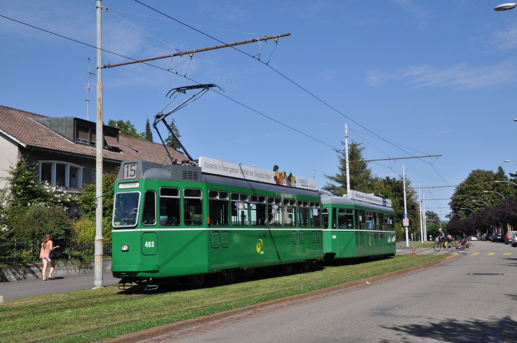 Be 4/4 mit der Betriebsnummer 463 und der B4S 1469 fahren zur Endstation auf dem Bruderholz. Die Aufnahme stammt vom 17.08.2011.