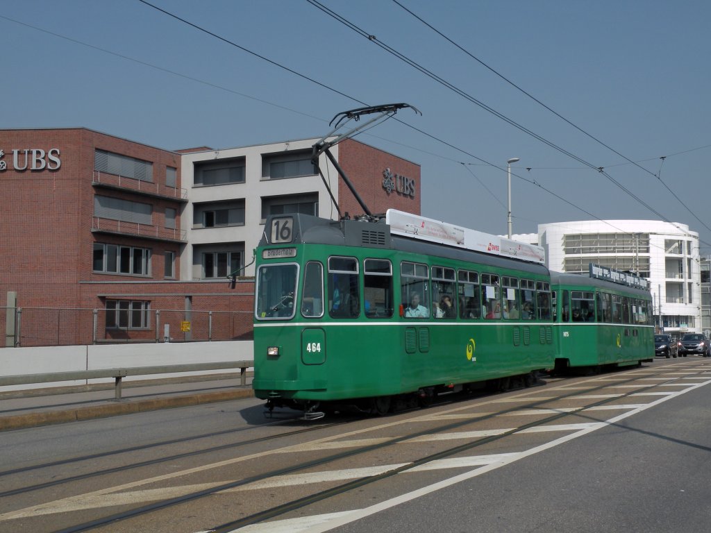 Be 4/4 mit der Betriebsnummer 464 und der B4 1475 kurz nach der Haltestelle Markthalle. Die Aufnahme stammt vom 23.03.2012.