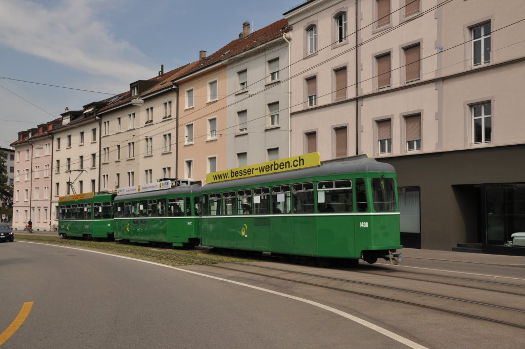 Be 4/4 mit der Betriebsnummer 478 und der B4S 1487 und der B4 1430 fahren auf der Linie 1 vom Kannenfeldplatz zur Haltestelle St. Johann Bahnhof. Die Aufnahme stammt vom 25.08.2011.