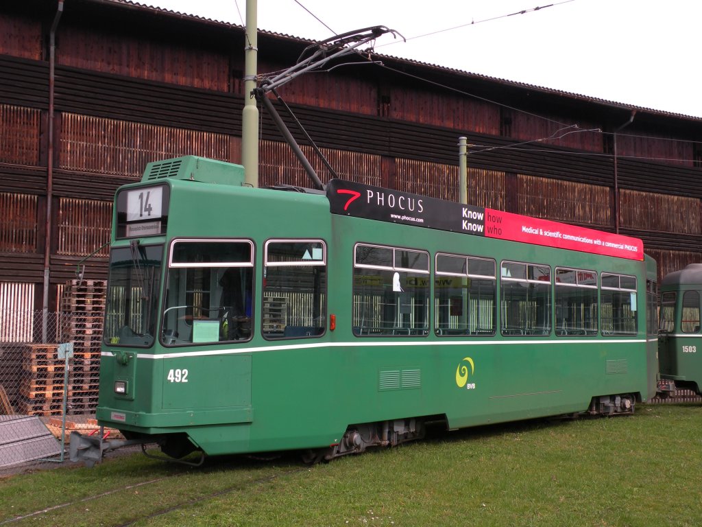 Be 4/4 mit der Betriebsnummer 492 kurz vor der Hauptrevision in Pratteln. Das Bild entstand am 14.03.2009.