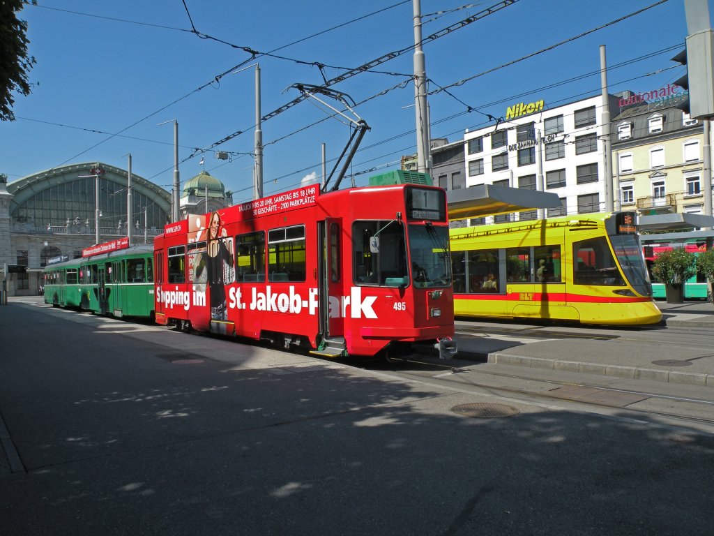 Be 4/4 mit der Betriebsnummer 495 und der Tango 160 am Bahnhof SBB. Die Aufnahme stammt vom 28.05.2012.